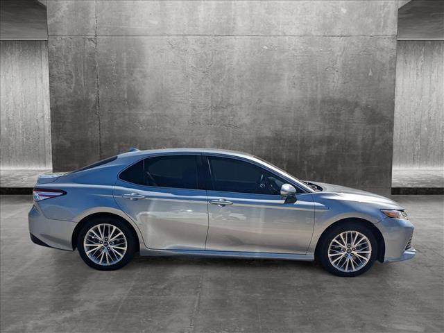 2019 toyota camry hybrid xle