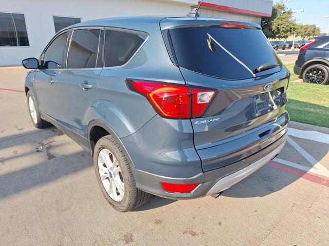 2019 ford escape se