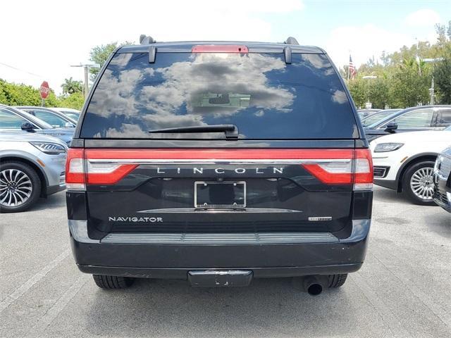 2015 lincoln navigator base