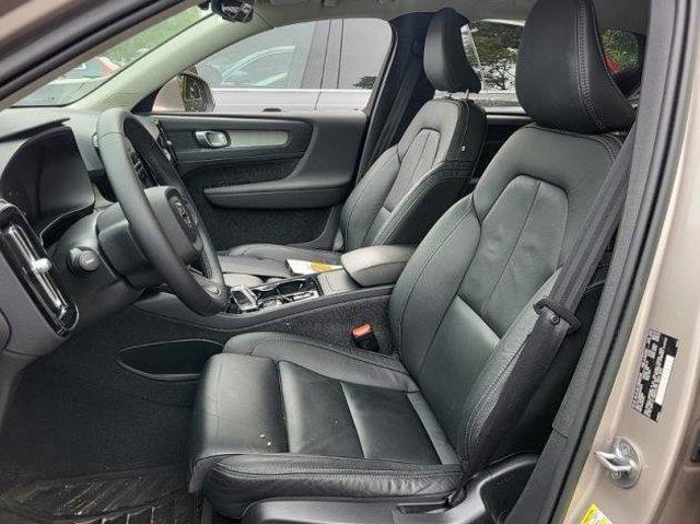 2023 volvo xc40 b5 plus bright theme