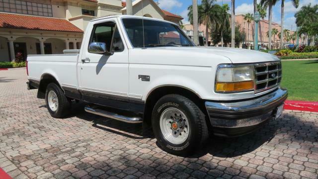 1993 ford f-150 xlt short bed styleside 132,000 miles white xlt short bed v8 8 c