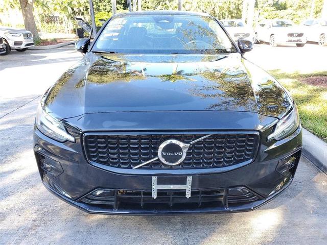 2024 volvo s60 b5 core dark theme