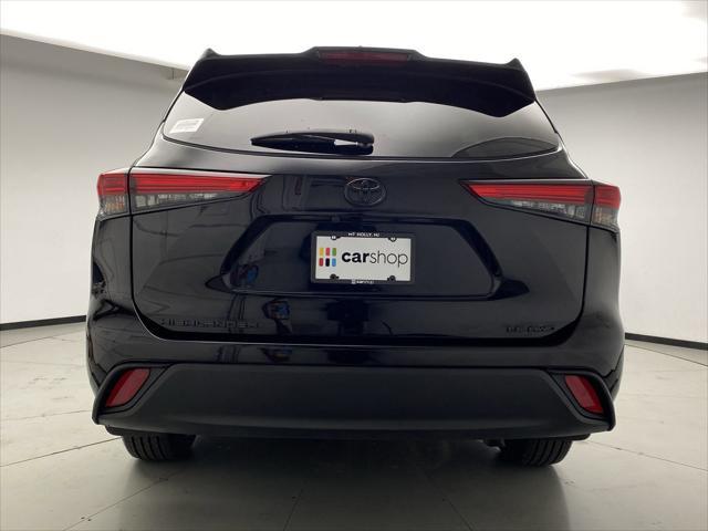 2021 toyota highlander le