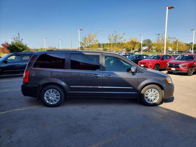 2016 chrysler town & country limited