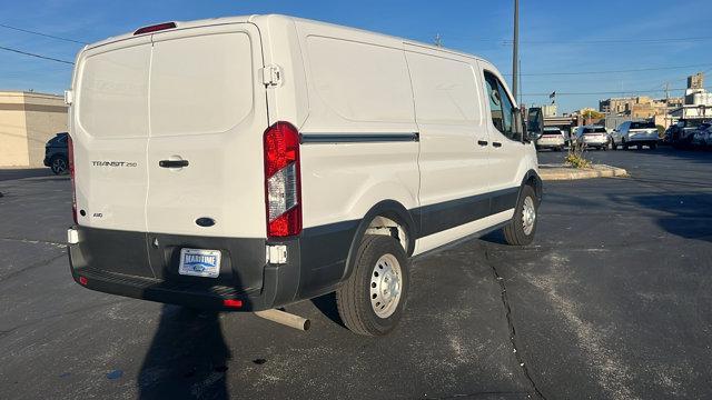 2023 ford transit-250 base