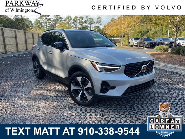 2024 volvo xc40 b5 plus dark theme