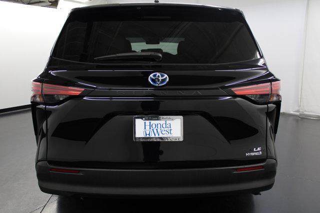 2021 toyota sienna le