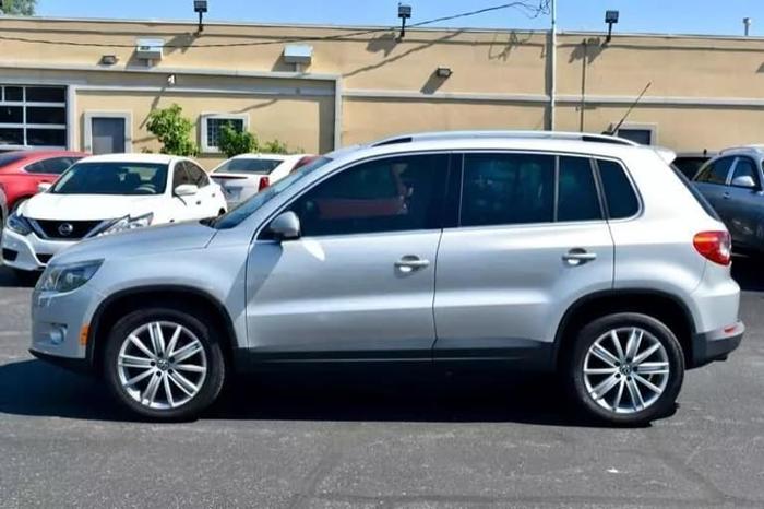 2010 volkswagen tiguan in crestwood, illinois