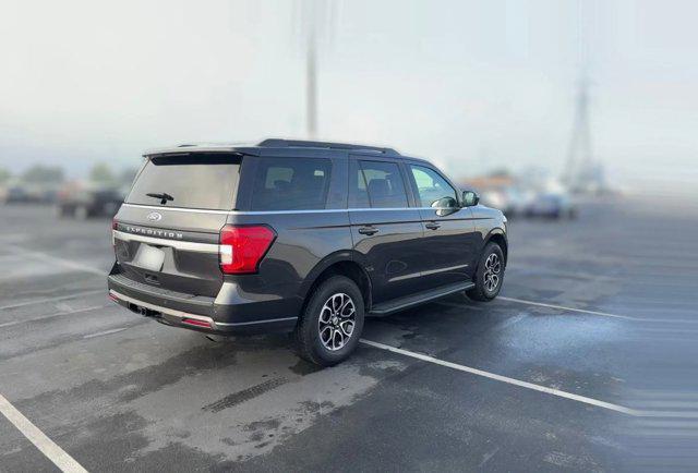 2022 ford expedition xlt