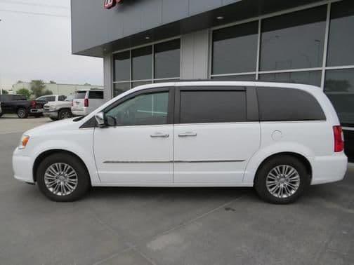 2016 chrysler town & country touring-l in co bluffs, iowa