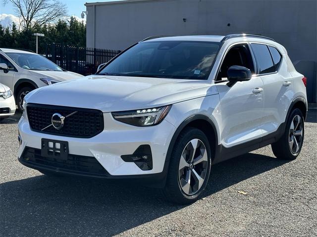 2023 volvo xc40 b5 awd plus dark