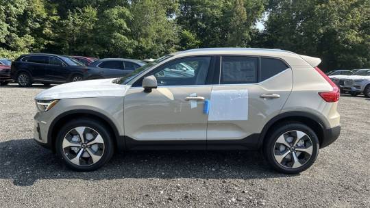 2025 Volvo XC40