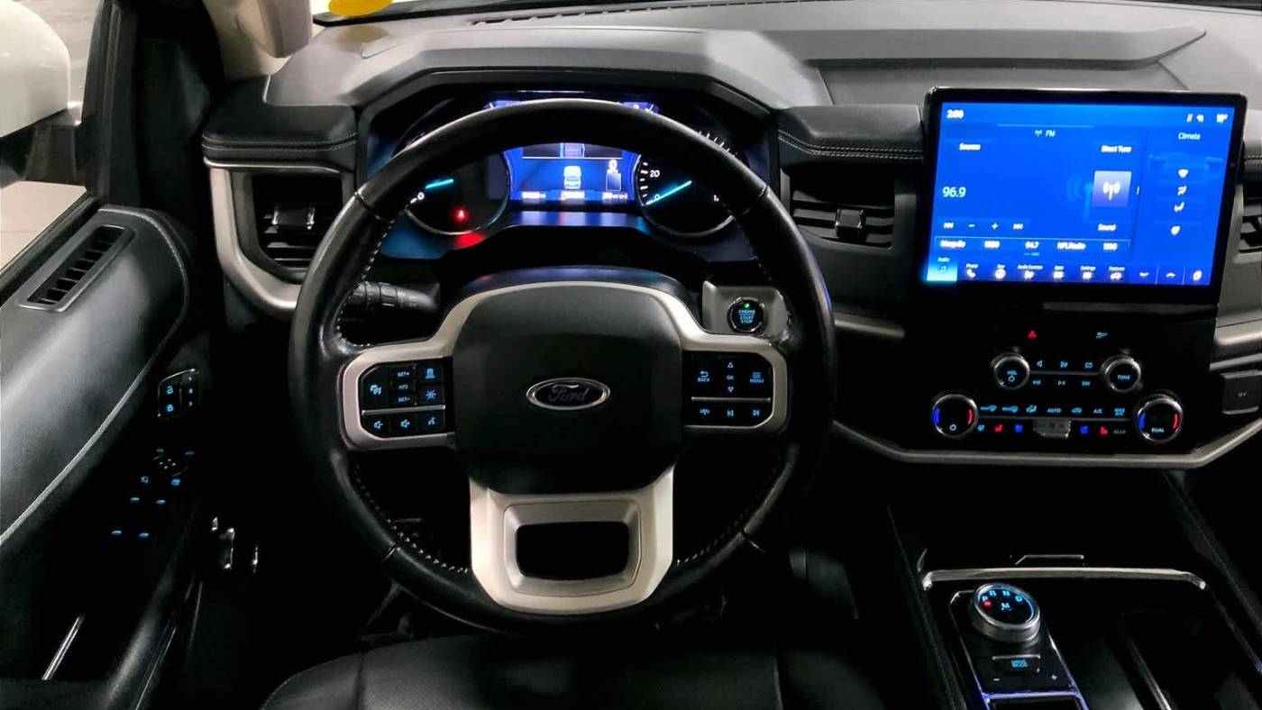 2022 ford expedition max xlt