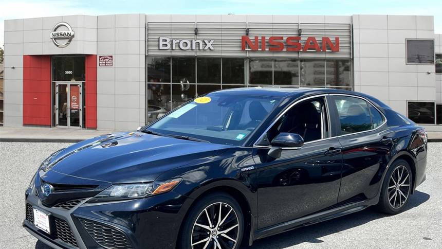 2021 toyota camry hybrid se