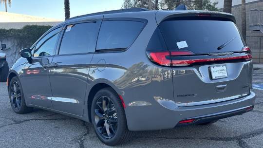 2024 Chrysler Pacifica