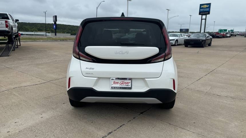 2023 kia soul lx