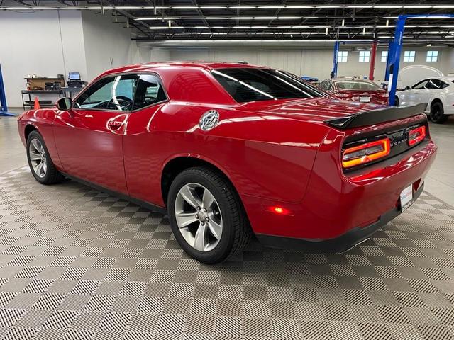 2016 dodge challenger sxt
