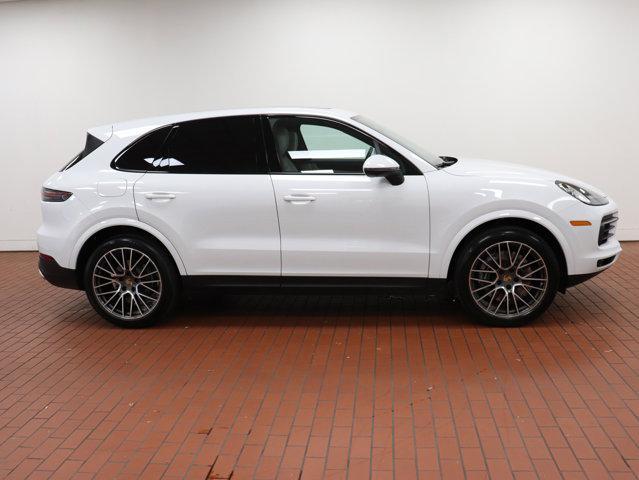 2022 porsche cayenne platinum edition