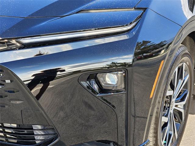 2025 toyota crown signia xle
