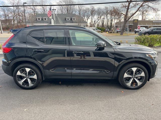 2024 volvo xc40 b5 plus dark theme