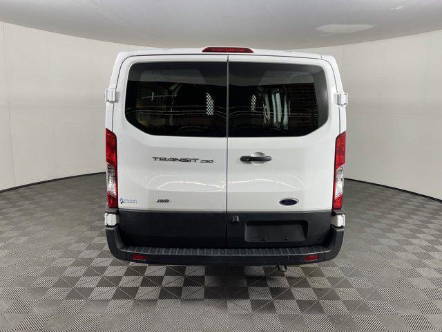 2023 ford transit-250 base