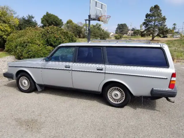 volvo gl wagon. 3rd seat. leather. no reserve