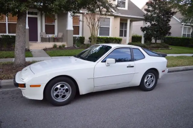 1987 white porsche 944 base 2.5l na