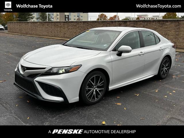 2022 toyota camry se