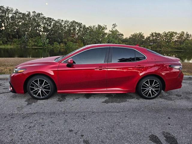 2021 toyota camry se