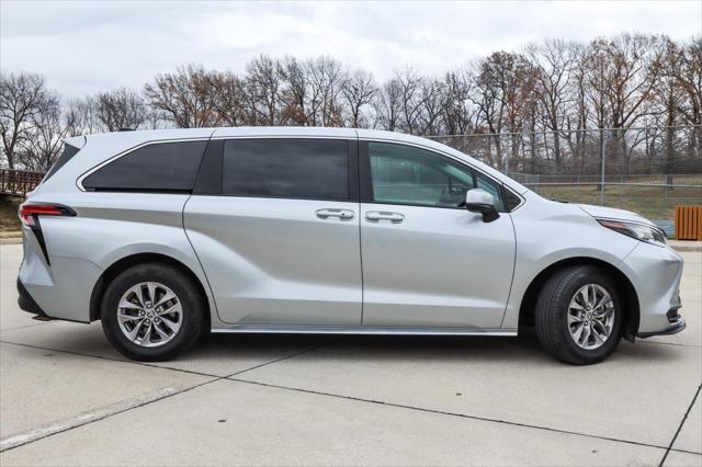 2022 toyota sienna le
