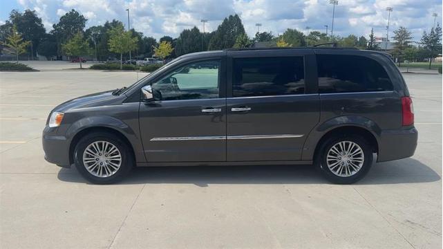 2016 chrysler town & country touring-l