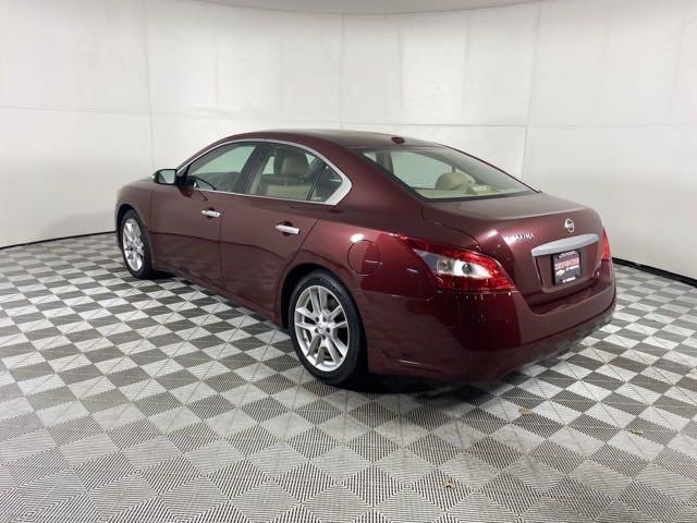 2010 nissan maxima sv