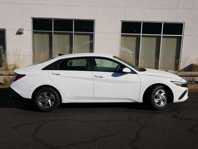 2024 hyundai elantra se