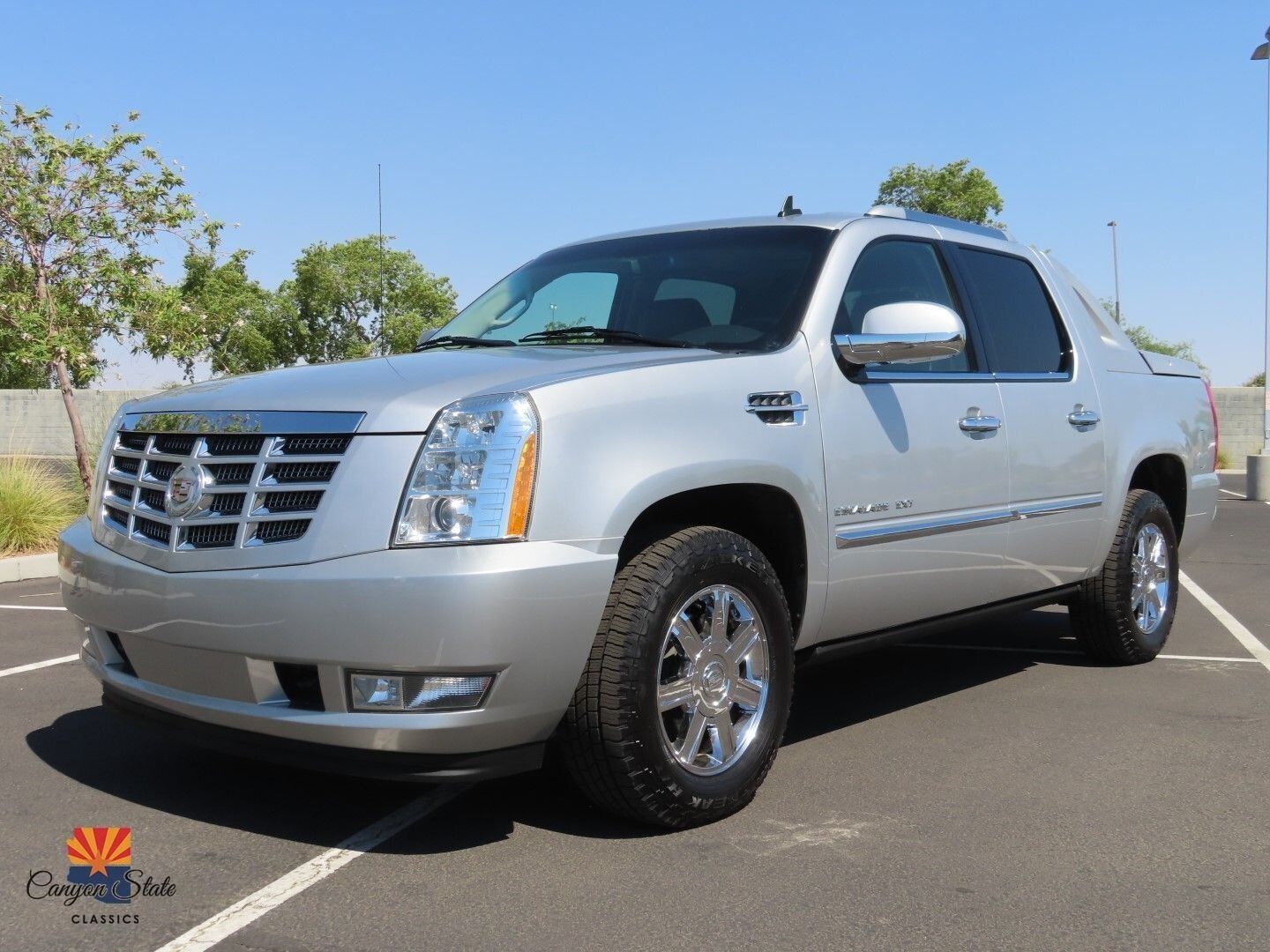 2011 cadillac escalade awd 4dr luxury