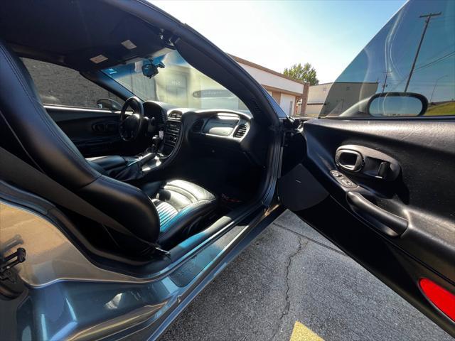 2004 chevrolet corvette base