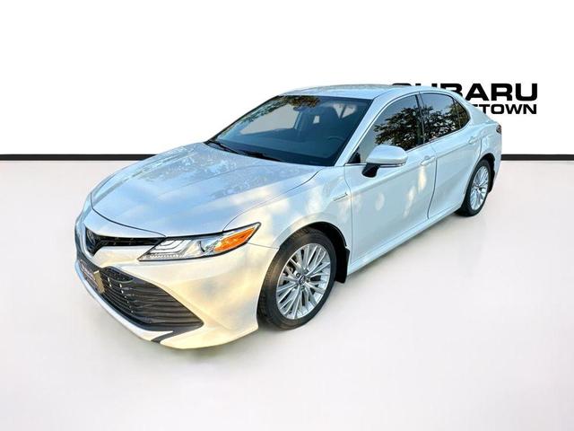 2019 toyota camry hybrid xle