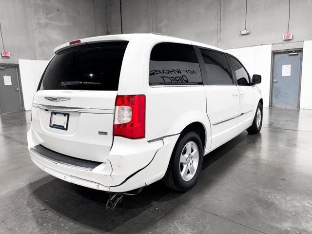 2011 chrysler town & country touring-l