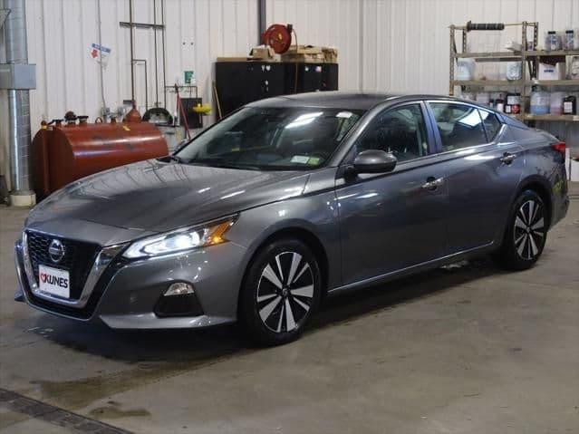 2022 nissan altima sv fwd in madison, wisconsin