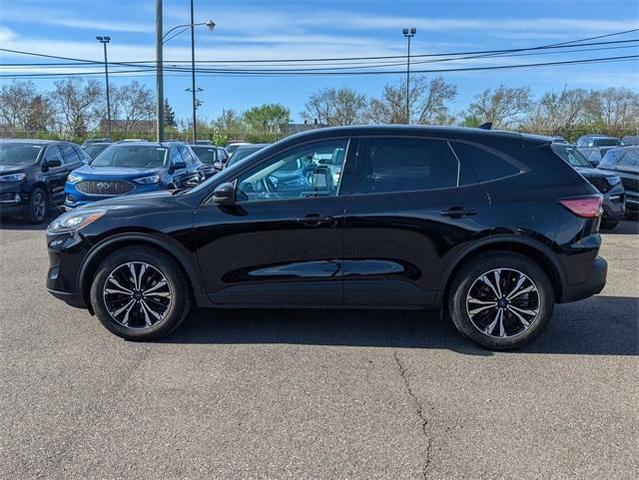2022 ford escape se