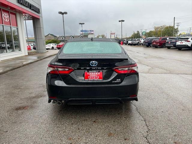 2024 toyota camry hybrid se
