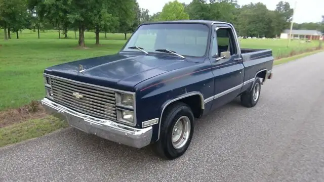 1983 chevrolet truck silverado short bed / original and very solid