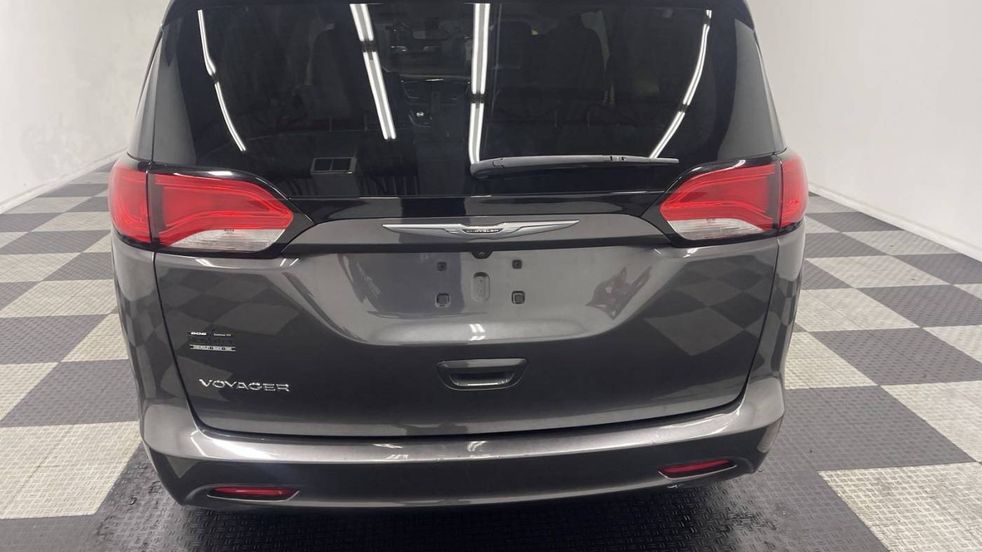 2021 chrysler voyager lxi