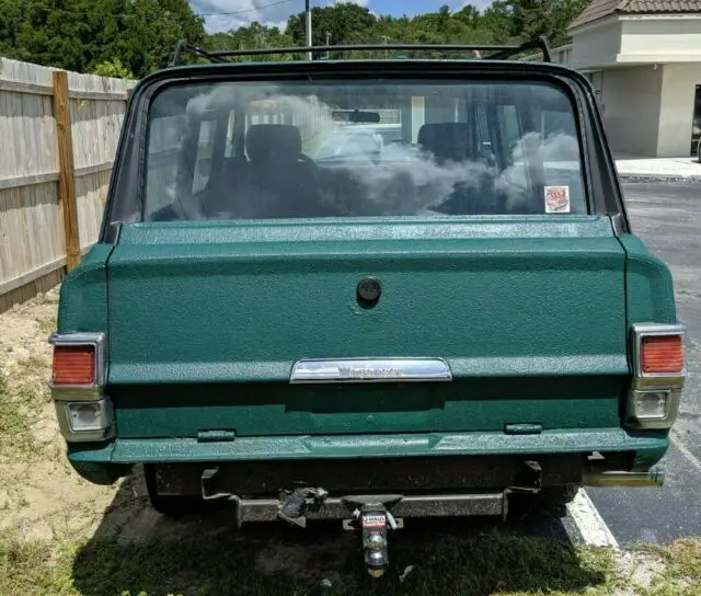 1983 jeep wagoneer 4wd auto mud tuck/ for parts *no engine*