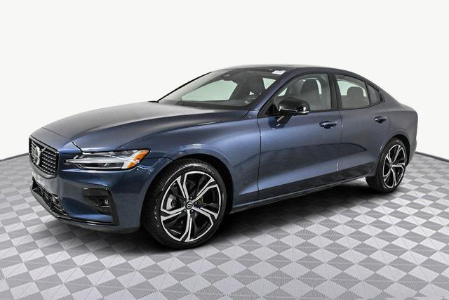 2024 volvo s60 b5 plus dark theme