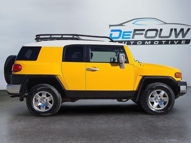 2010 toyota fj cruiser base