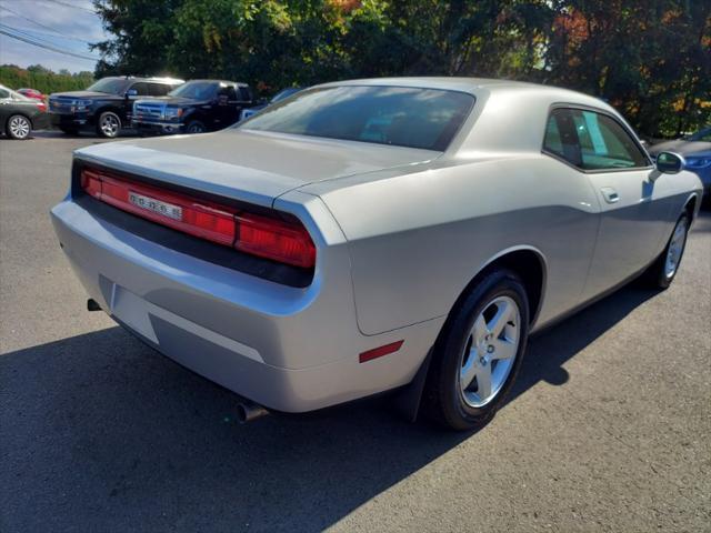 2010 dodge challenger se