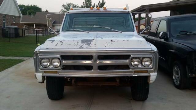 1969 gmc 3500 2wd single cab with 11 foot flatbed