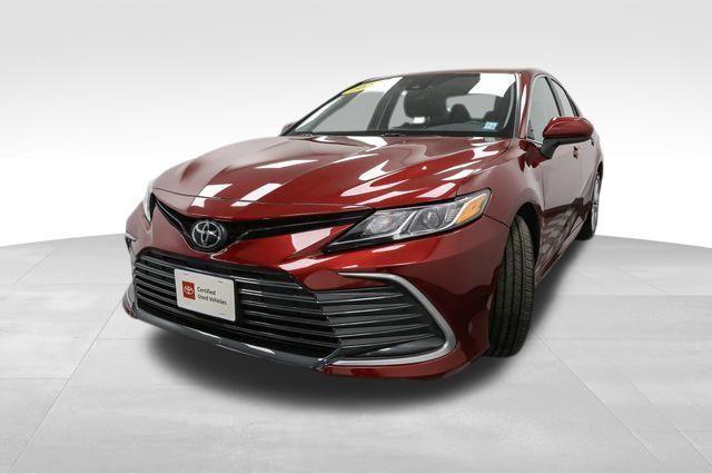 2022 toyota camry le