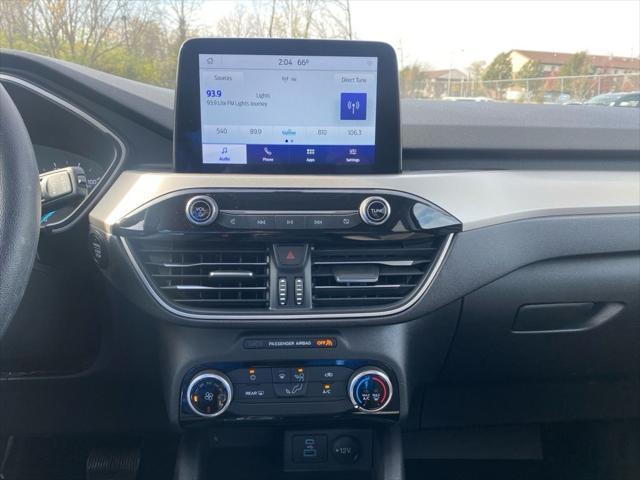 2022 ford escape se