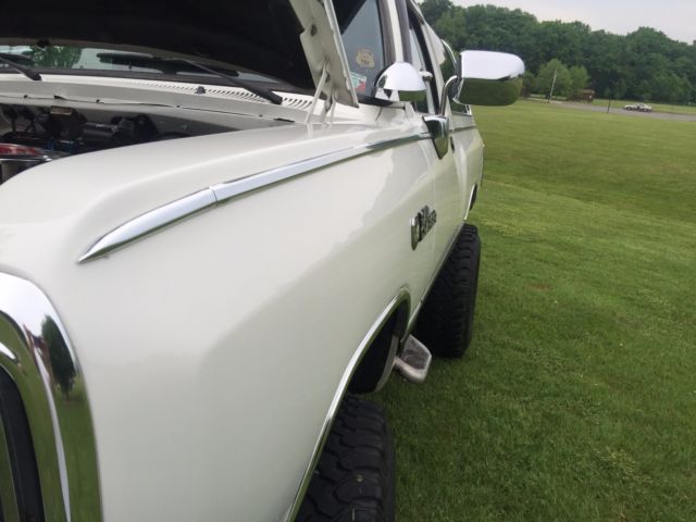 1986 dodge ramcharger le 4x4